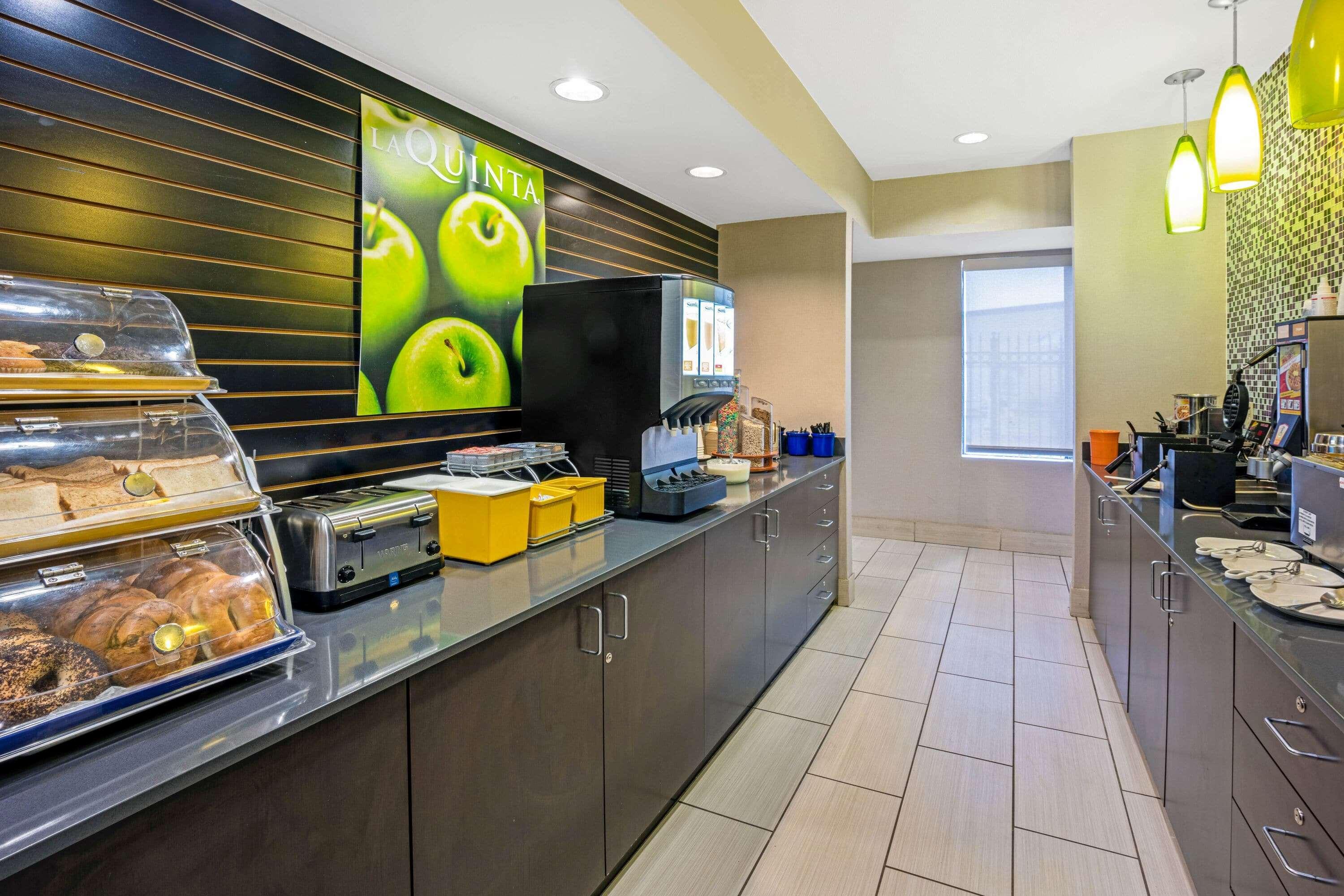 La Quinta Inn & Suites By Wyndham The Woodlands Spring Exterior foto